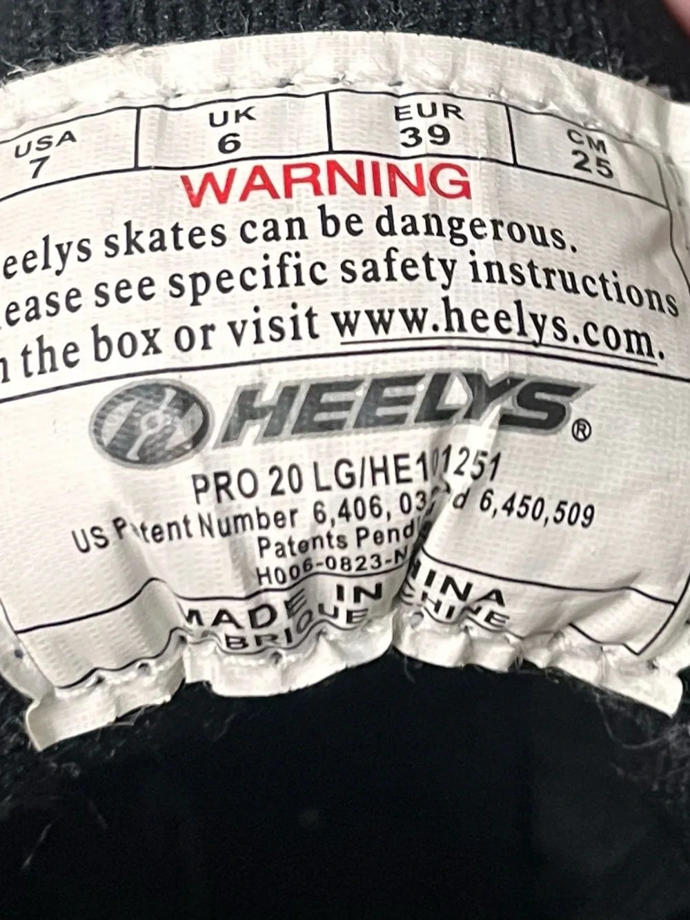 Heelys Kids Low-Top Sneakers in Black